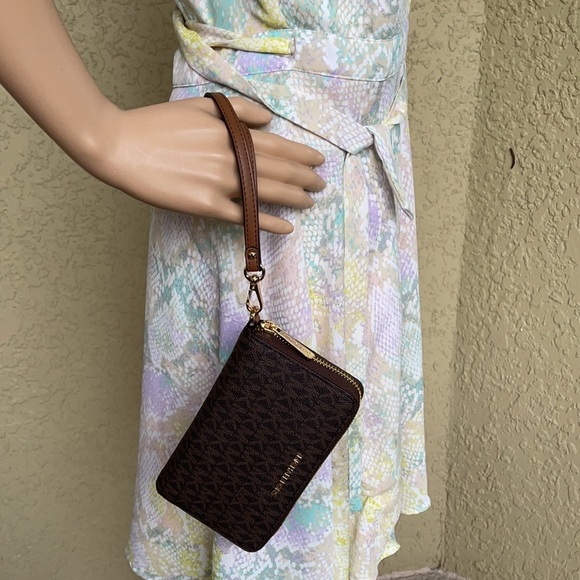 Michael Kors Jet Set Travel Lg Flat Multifunctional Phone Case-Wristlet-Wallet - Picture 4 of 16